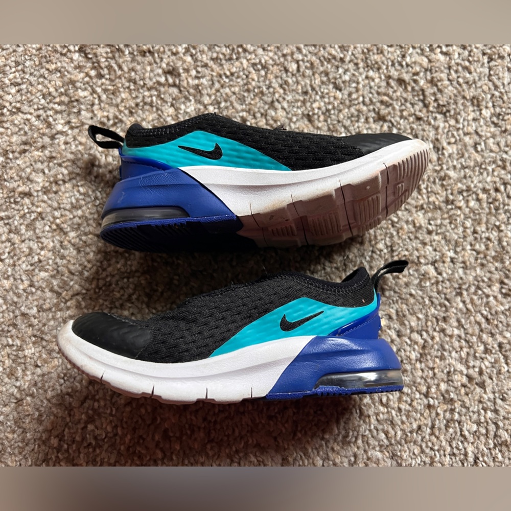 Nike air max motion 2 boys Blue and black sneakers 6c NO BOX B1G1 50% off